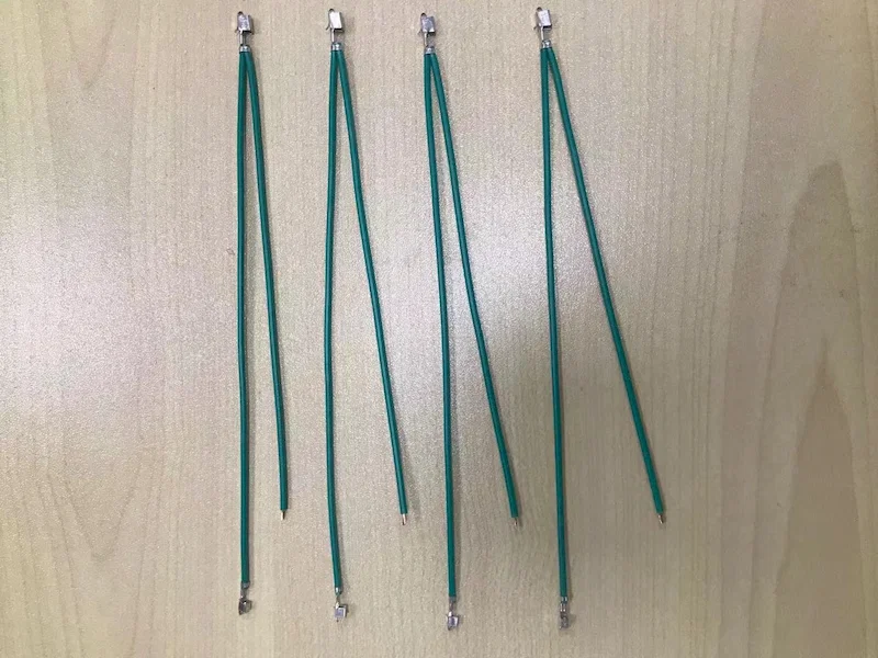 三面2線圧着機のサンプルディスプレイ