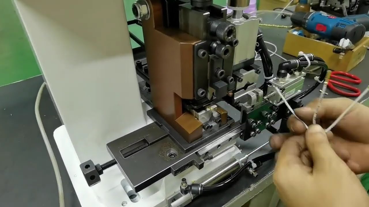 Continuous Strip Terminal Machine   Straight