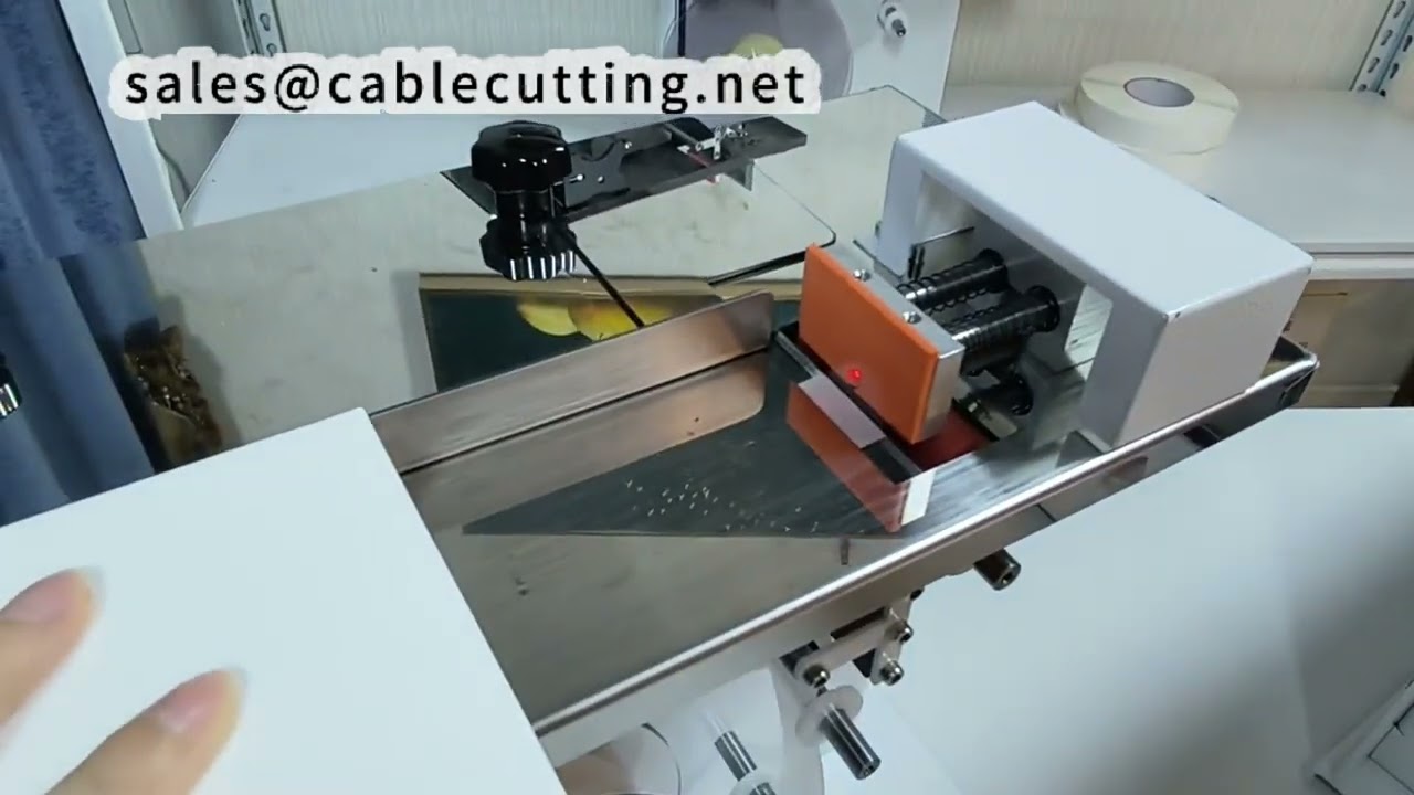 Right Angle Labeling Machine for 15-50mm Labels, Max 105mm Box Radius
